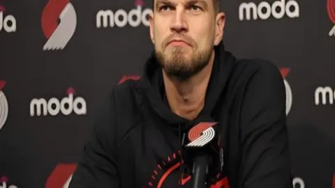 “B费闪耀曼联，英超双响力破纪录，队史射手榜仅次于吉格斯和鲁尼！”